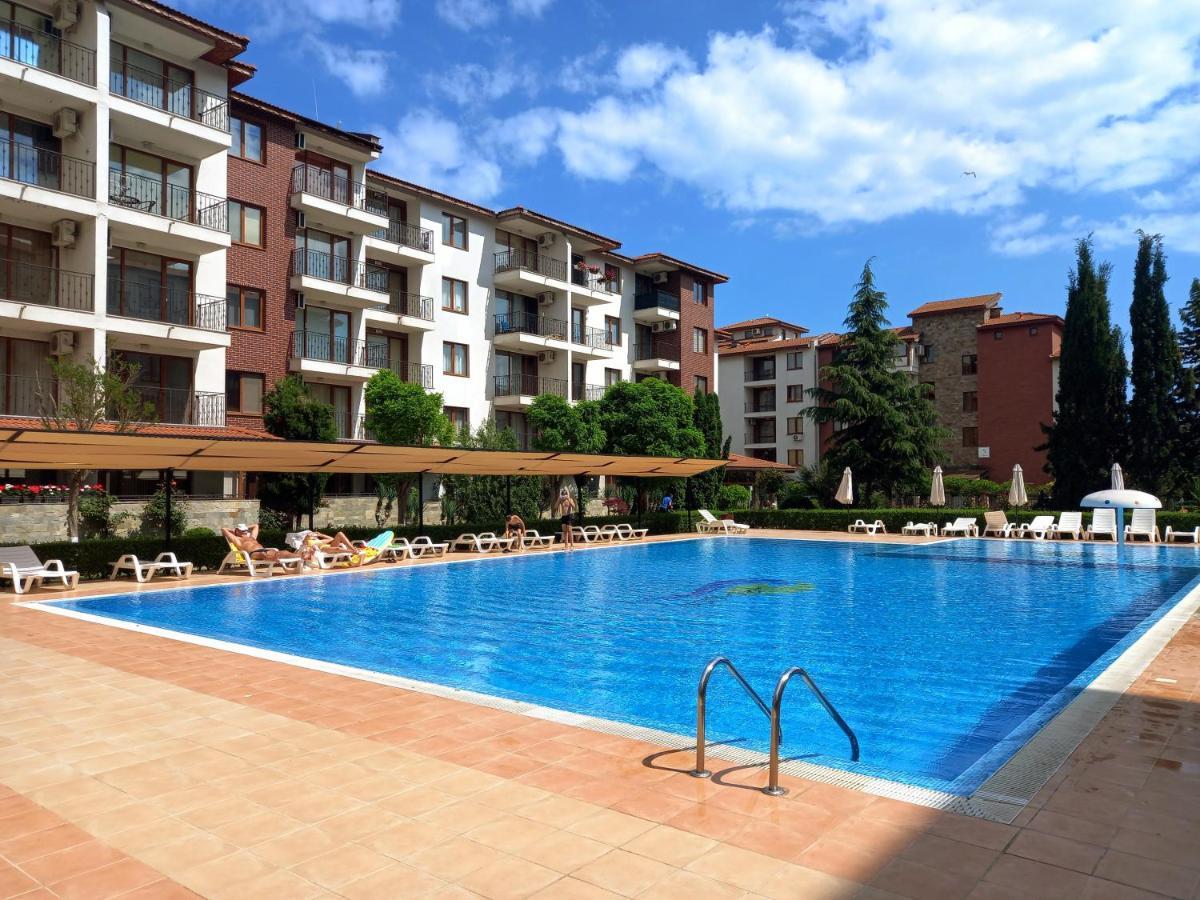 Apollon-7 Family Apartment Nesebar Bagian luar foto